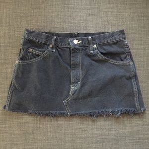 Vintage Wrangler black denim skirt. Size 4.